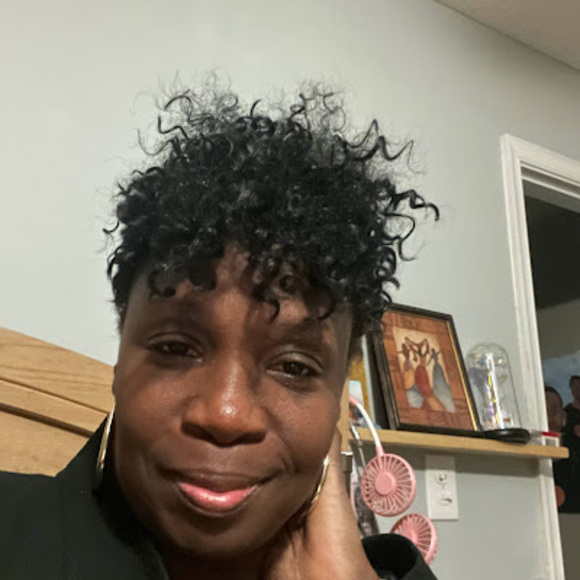 Profile Picture of Danielle Lamothe (@lamothed55) on Poshmark