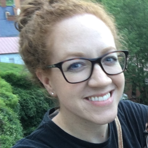 Profile Picture of Megan Geiger (@megcg21) on Poshmark