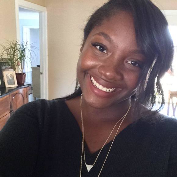 Profile Picture of Donally Scott (@donallyscott) on Poshmark