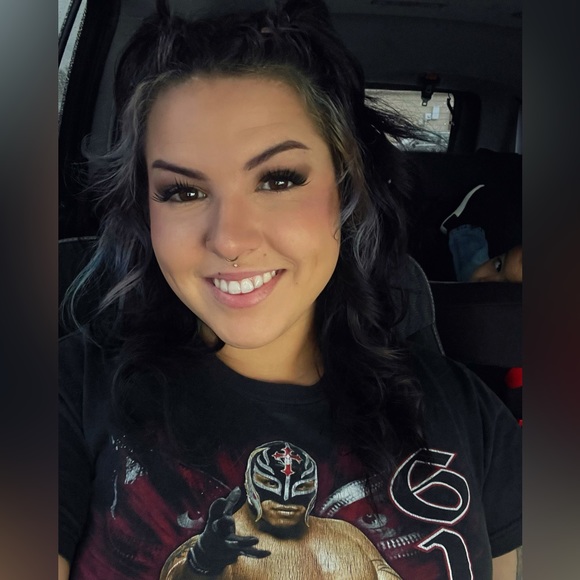 Profile Picture of Taylor Schiefer (@tayxsap) on Poshmark