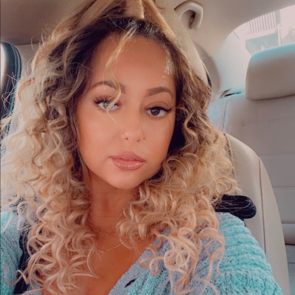 Profile Picture of Nicolette Innarella (@ninnarella) on Poshmark