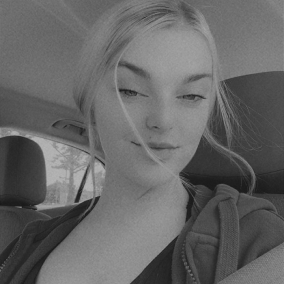 Profile Picture of Mackenzie Mcdowell (@mackenzie05817) on Poshmark