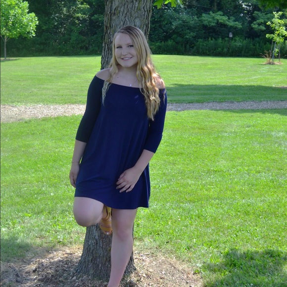 Profile Picture of Val Lubeck (@vallubeck) on Poshmark