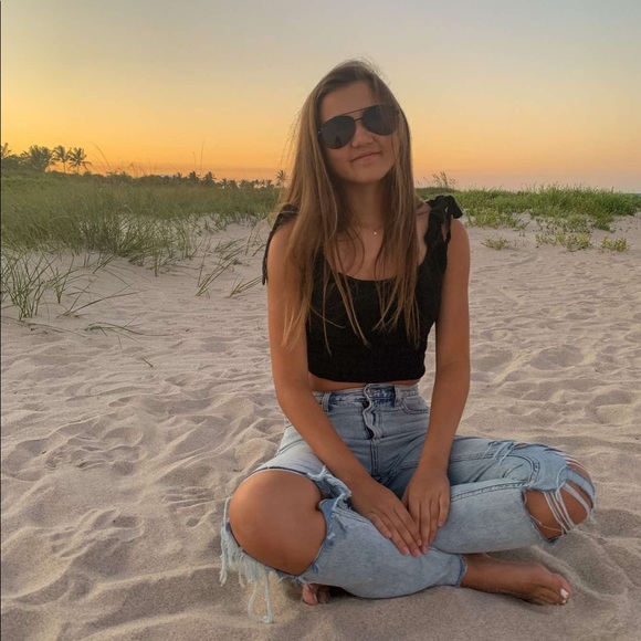 Profile Picture of Amelia Chung (@ameliachung) on Poshmark