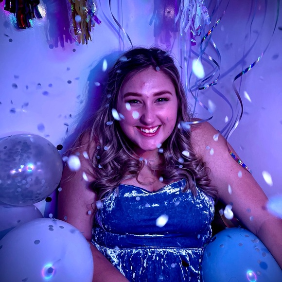 Profile Picture of Casey Yoder (@caseylaura011) on Poshmark