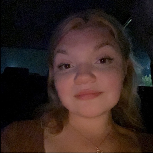 Profile Picture of Christine Borlinghaüsen (@christinesbees) on Poshmark