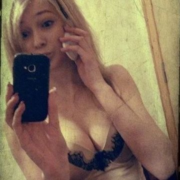 Profile Picture of June Harrell (@lavergnemaxime) on Twitter