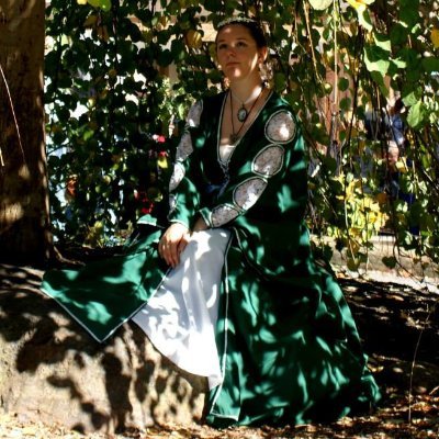 Profile Picture of Julianna Brooks (@EnchantHollow) on Twitter