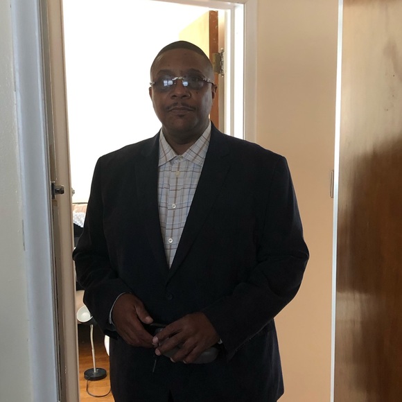 Profile Picture of Robert Burrell (@robert9313b) on Poshmark