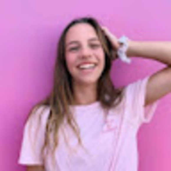 Vivian Vallely - Poshmark Profile Picture of Vivian Vallely (@vivianvallely) on Poshmark