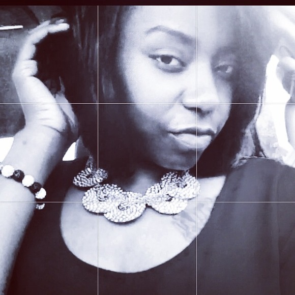 Profile Picture of Sierra Noel (@sierralanay) on Poshmark