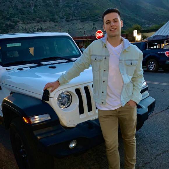 Profile Picture of Michael Trujillo (@trujim044) on Poshmark