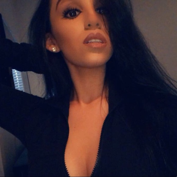 Profile Picture of Karla Garsha (@karlagarsha) on Poshmark