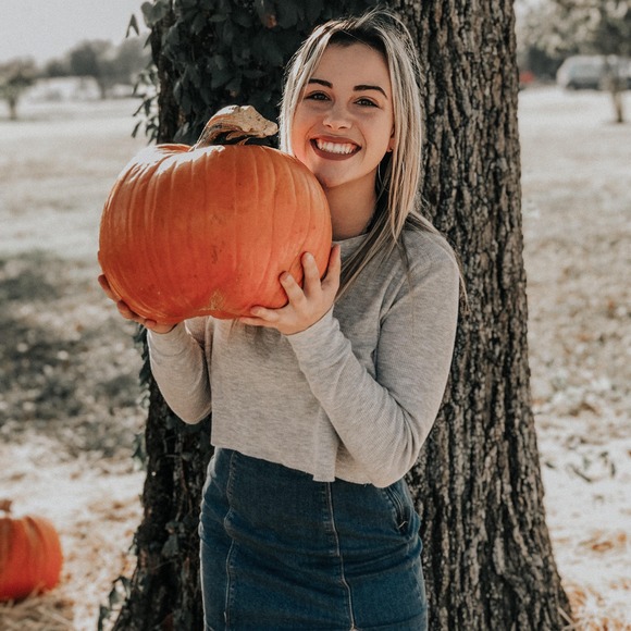 Profile Picture of Ally Rumker (@allyrumker) on Poshmark