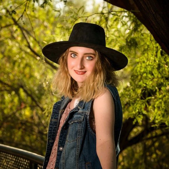 Profile Picture of Brenna Swaffar (@brennaboo9) on Poshmark