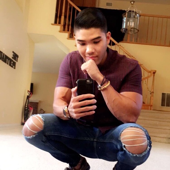 Profile Picture of Adam Hoang (@hoanga_) on Poshmark