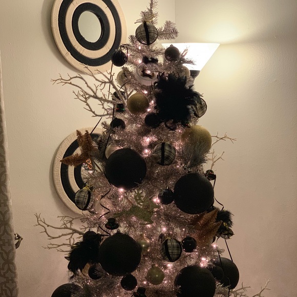 Profile Picture of Cindy Valerio (@magicalpink2014) on Poshmark