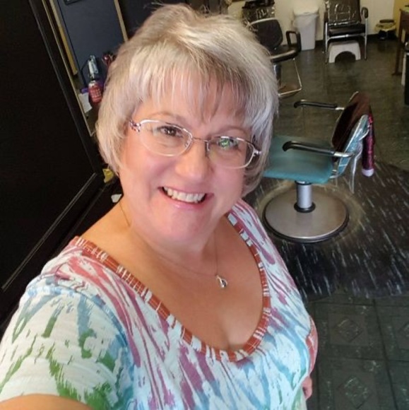 Profile Picture of Merri Amsbary (@at214) on Poshmark