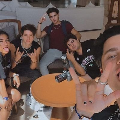 Profile Picture of Mar  🇦🇷 💜/ 🐓/ 🤡 (@Fan1Ken) on Twitter