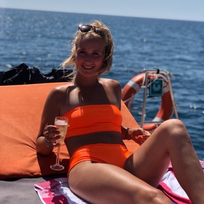 Profile Picture of Rebecca (@becca_page101) on Twitter