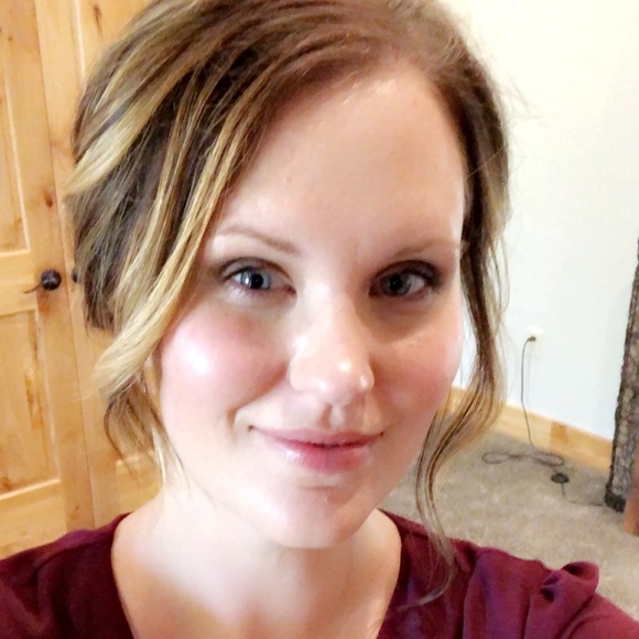 Profile Picture of Alecia Sandmeier (@alm2776) on Poshmark