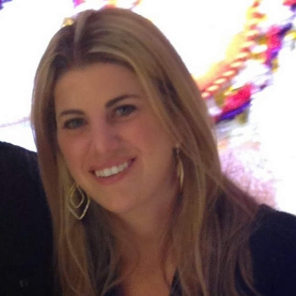 Profile Picture of Lisa Weinstein (@ladyviolin88) on Poshmark