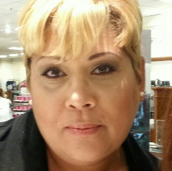 Profile Picture of Annie Lizardi (@annied1) on Poshmark