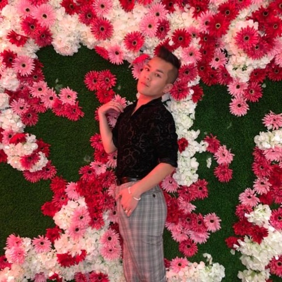 Profile Picture of Raymond Zhao (@raylzhao) on Poshmark