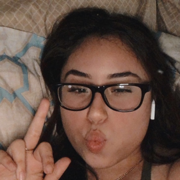 Profile Picture of Daniela Marroquin (@danielaalxm) on Poshmark