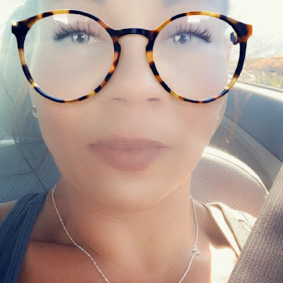 Profile Picture of Kishia Krebbs (@kishiakrebbs) on Poshmark