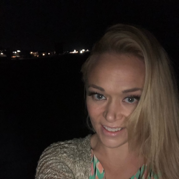 Profile Picture of Kara Spodarek (@kspodarek85) on Poshmark