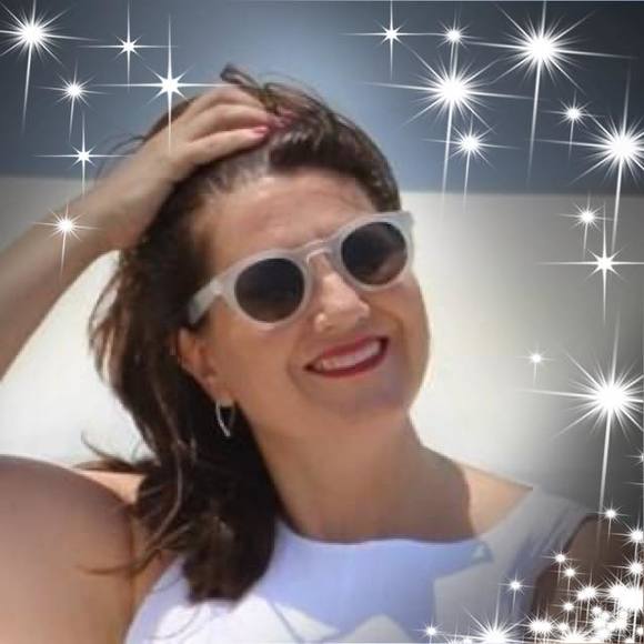 Profile Picture of Kim Sylvester (@kimmi_sylvester) on Poshmark