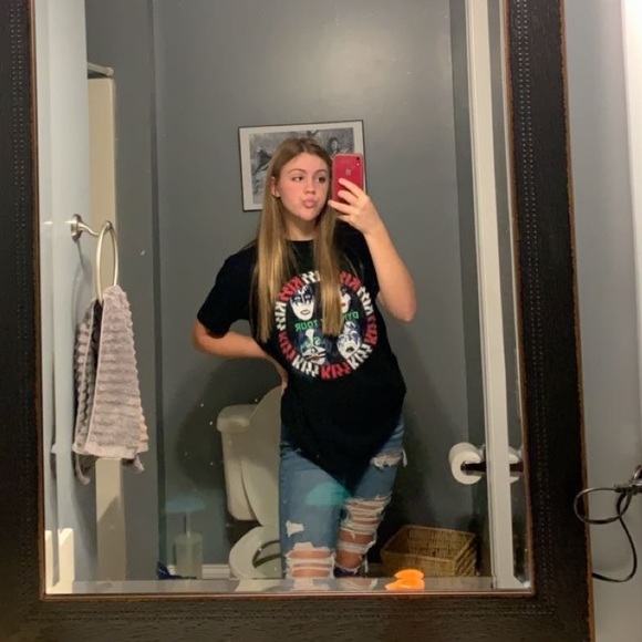 Profile Picture of Julia Zayachkowsky (@jul_nat_zay) on Poshmark