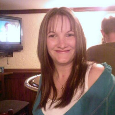 Profile Picture of Lisa Barrell (@pizzab) on Twitter