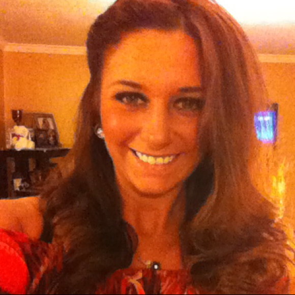 Profile Picture of Lea Davis (@leaann3105) on Poshmark