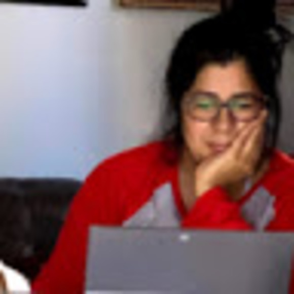 Profile Picture of Claudia Tobias (@ctobias241) on Poshmark