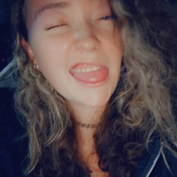 Profile Picture of Keyla Poppleton (@keylapoppleton) on Poshmark