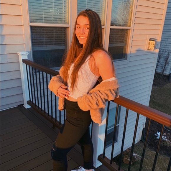 Profile Picture of Abby Michalczyk (@abbymichalczyk) on Poshmark