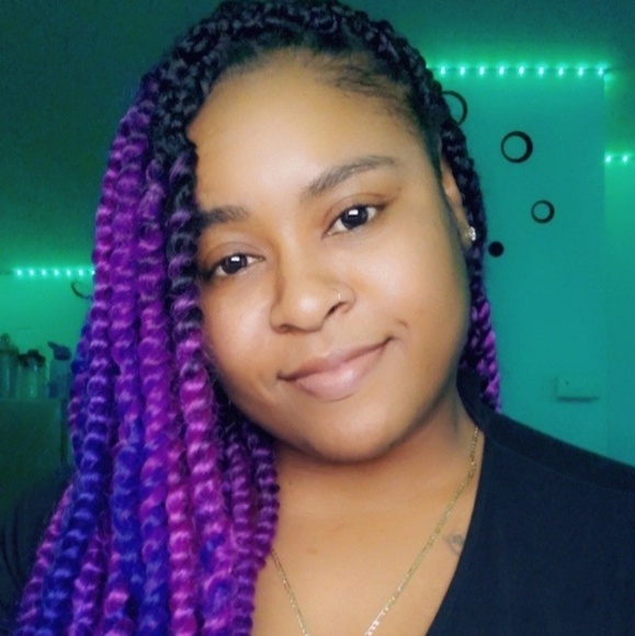 Profile Picture of Ladonya Glass (@blessedgem) on Poshmark