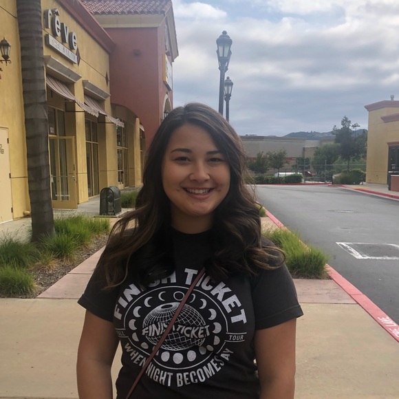 Profile Picture of Taylor Inouye (@tinouye15) on Poshmark