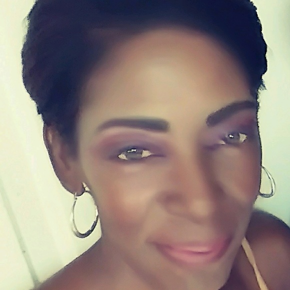Profile Picture of Clara Matthews (@chefshop) on Poshmark