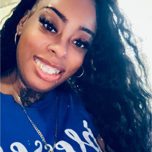 Profile Picture of Leneka Robinson-moore (@lenekar) on Poshmark