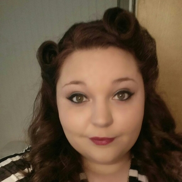 Profile Picture of Beth Acridge (@bacridge) on Poshmark
