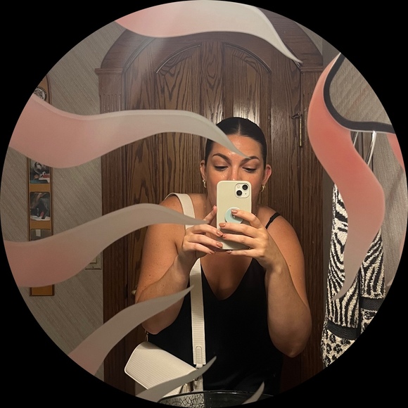 Profile Picture of Carly Patrick (@carly_patrick23) on Poshmark