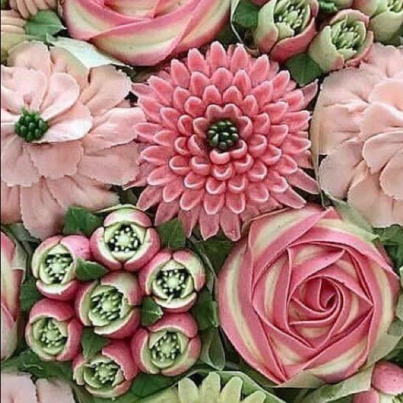 Profile Picture of Lisa Roohr (@lisar2277) on Poshmark