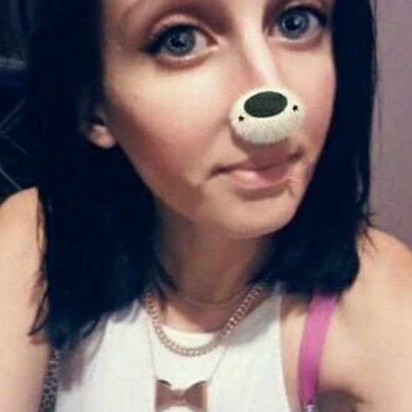 Profile Picture of Joanne Latella (@beautifuljojo) on Poshmark