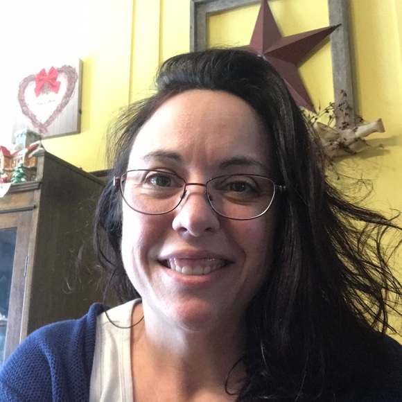 Profile Picture of Tara Lafollette (@tlafollette19) on Poshmark
