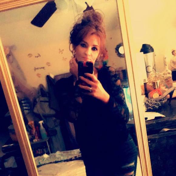 Profile Picture of Nikki Hommes (@nikkilynn84) on Poshmark