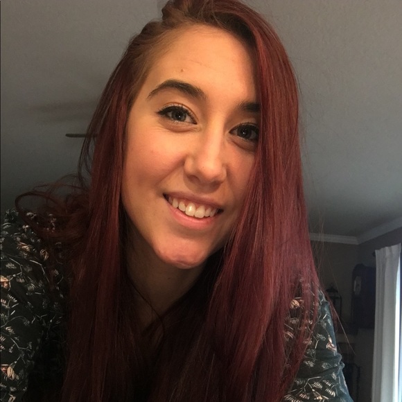 Profile Picture of Melissa Mayall (@melissamayall) on Poshmark