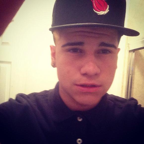 Profile Picture of Daniel Placencia (@d_placencia) on Poshmark